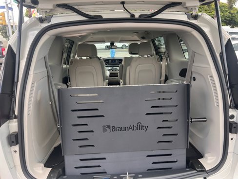 Used 2017 Chrysler Pacifica LX image 20