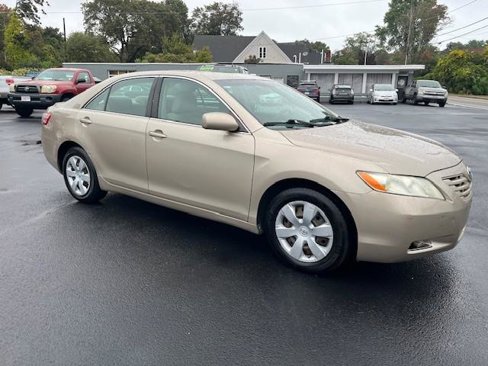 Used 2009 Toyota Camry LE image 1