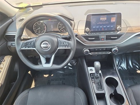 Used 2024 Nissan Altima 2.5 SV image 18