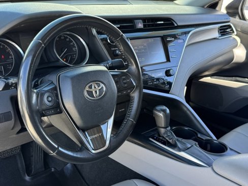 Used 2018 Toyota Camry SE image 19