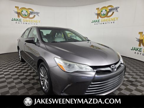 Used 2017 Toyota Camry XLE image 1
