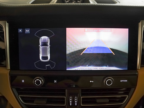 Certified 2023 Porsche Macan Turbo image 24