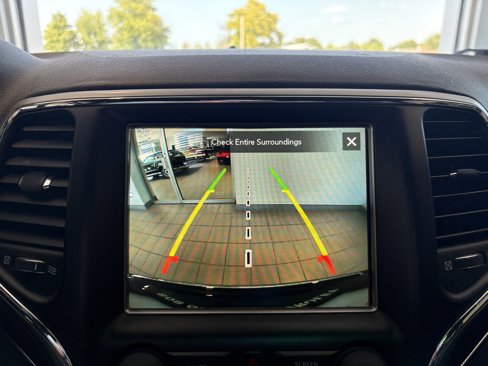 Used 2018 Jeep Grand Cherokee Limited image 18