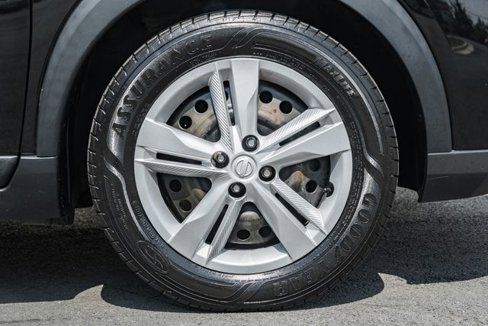 Used 2020 Nissan Kicks S image 18