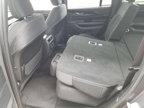 Certified 2024 Jeep Grand Cherokee Laredo w/ Luxury Tech Group I image 18