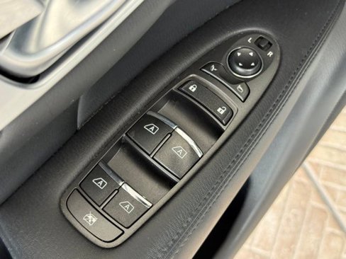 Used 2016 INFINITI Q70 L 3.7 w/ Technology Package image 21