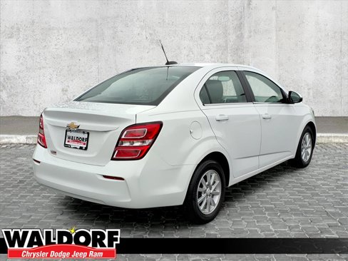 Used 2017 Chevrolet Sonic LT image 2