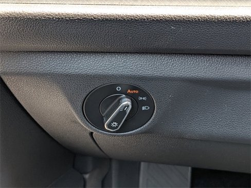 Used 2024 Volkswagen Jetta SE image 21