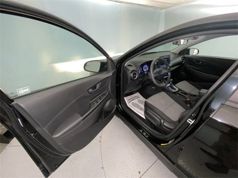 Used 2022 Hyundai Kona SE image 11