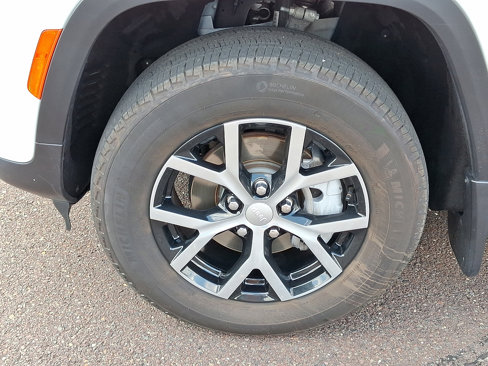 Used 2024 Jeep Grand Cherokee Limited w/ MOPAR Finishing Package image 11