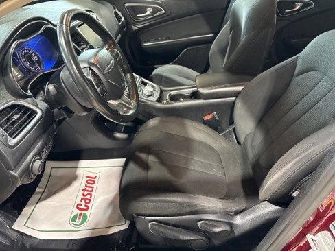 Used 2016 Chrysler 200 Limited image 9