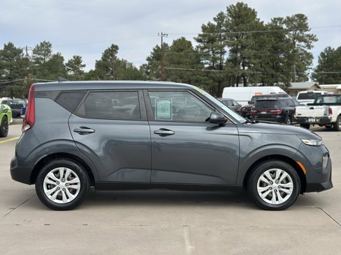 Used 2021 Kia Soul LX image 2
