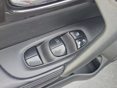 Used 2019 Nissan Rogue SV w/ Sun & Sound Touring Package image 16