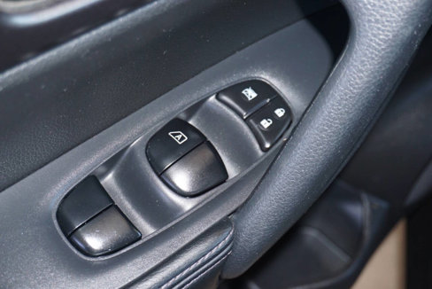 Used 2016 Nissan Rogue S image 31