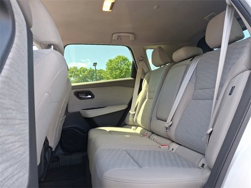 Used 2023 Nissan Rogue SV image 10