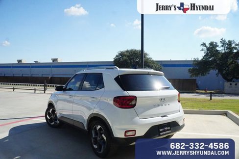 Used 2022 Hyundai Venue SEL w/ Cargo Package image 5
