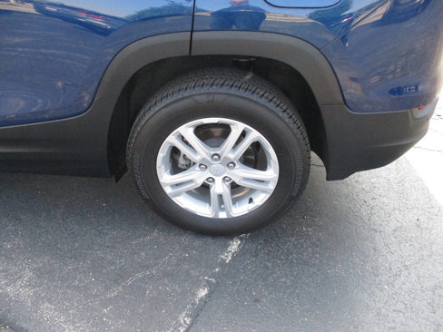 Used 2023 GMC Terrain SLE w/ Driver Convenience Package image 13