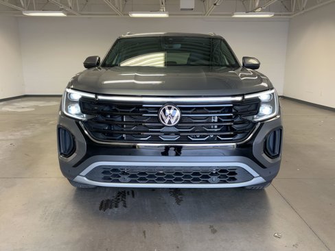 Used 2025 Volkswagen Atlas Cross Sport SE image 5