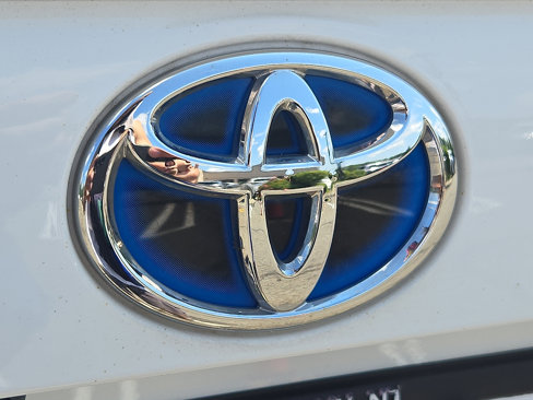 Used 2022 Toyota RAV4 LE image 30
