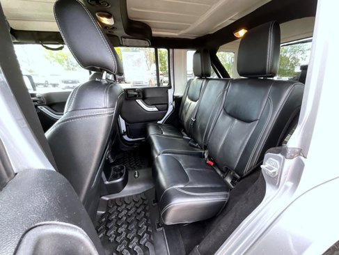 Used 2015 Jeep Wrangler Unlimited Rubicon w/ Connectivity Group image 20