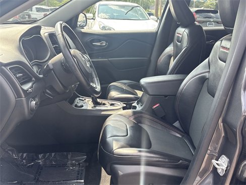 Used 2020 Jeep Cherokee Trailhawk w/ Cold Weather Group image 10