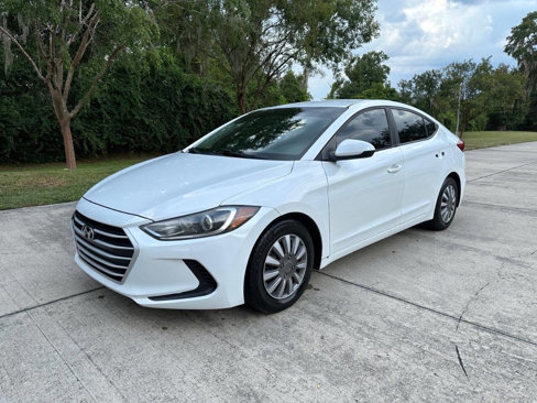 Used 2017 Hyundai Elantra SE image 1