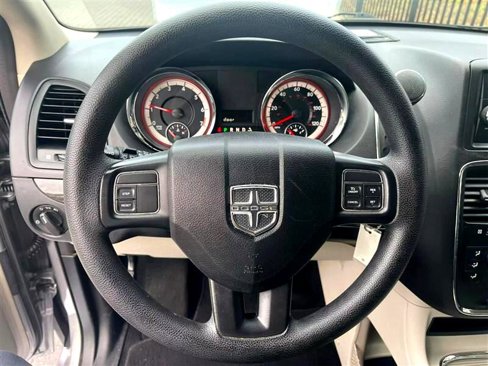 Used 2016 Dodge Grand Caravan SXT image 11