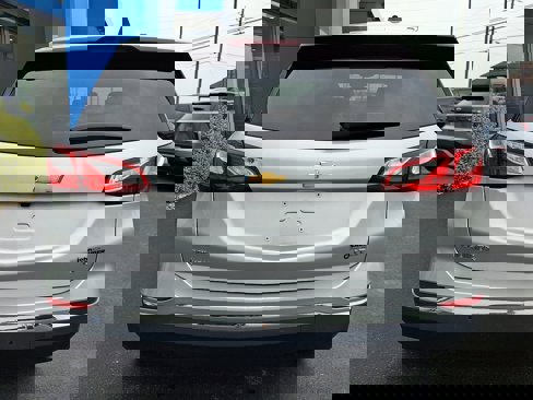 Used 2021 Chevrolet Equinox LT w/ Driver Convenience Package image 5