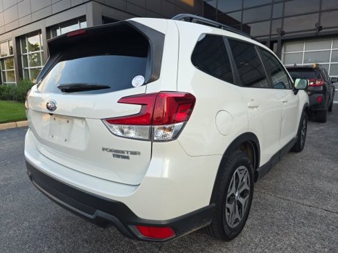 Used 2022 Subaru Forester Premium image 2