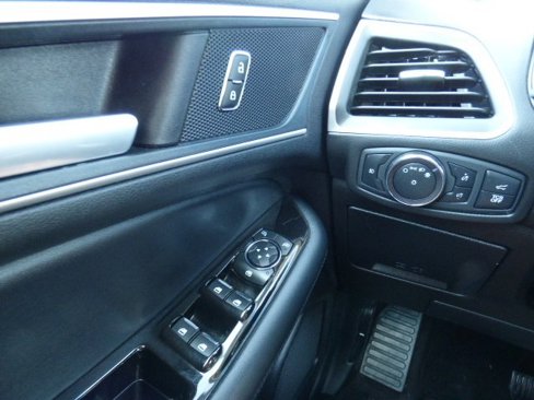Used 2020 Ford Edge SEL w/ Convenience Package image 32