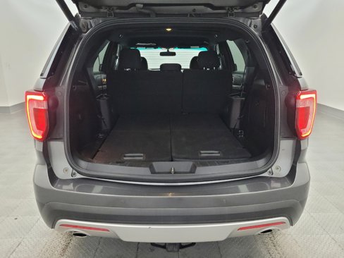 Used 2017 Ford Explorer XLT w/ Equipment Group 201A image 29