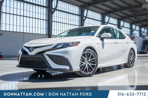 Used 2023 Toyota Camry SE image 1