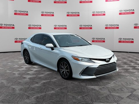 Certified 2022 Toyota Camry XLE w/ Navigation Package image 7
