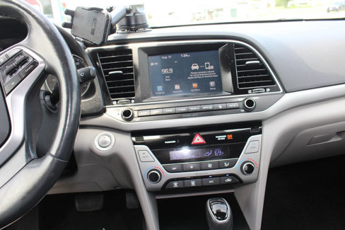 Used 2017 Hyundai Elantra Limited image 9