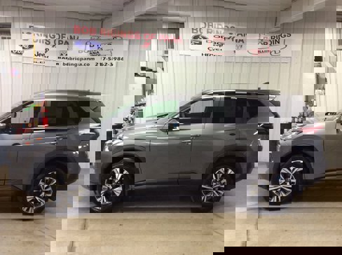 Used 2022 Nissan Rogue SV image 2