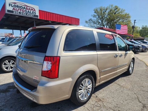 Used 2015 Chrysler Town & Country Limited Platinum w/ Trailer Tow Group image 6