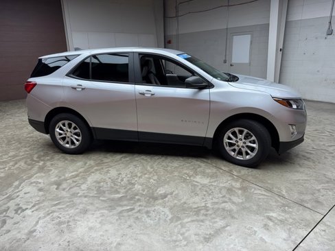 Used 2021 Chevrolet Equinox LS w/ LS Convenience Package image 8