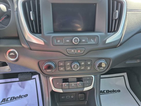 Used 2024 GMC Terrain SLE w/ Driver Convenience Package image 18