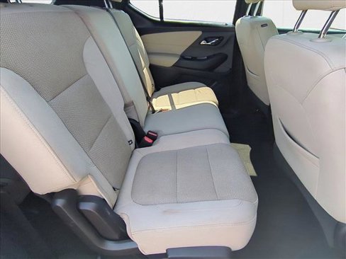 Used 2022 Chevrolet Traverse LS image 21