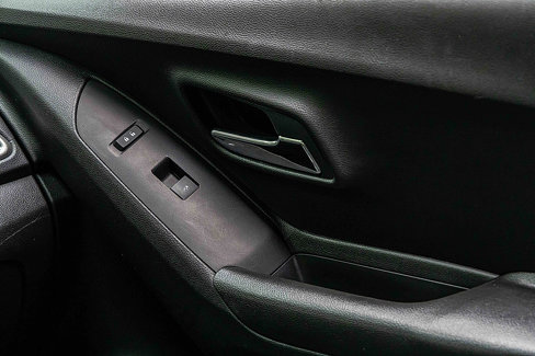 Used 2022 Chevrolet Trax LT w/ LT Convenience Package image 16
