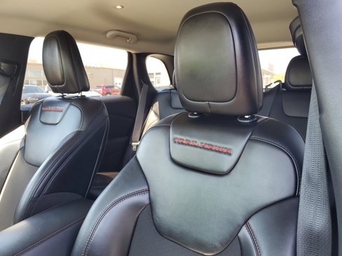 Used 2023 Jeep Cherokee Trailhawk image 9