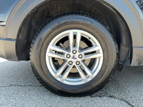 Used 2020 Ford Explorer XLT w/ Equipment Group 202A image 9