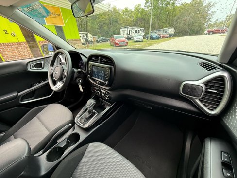 Used 2021 Kia Soul LX image 11