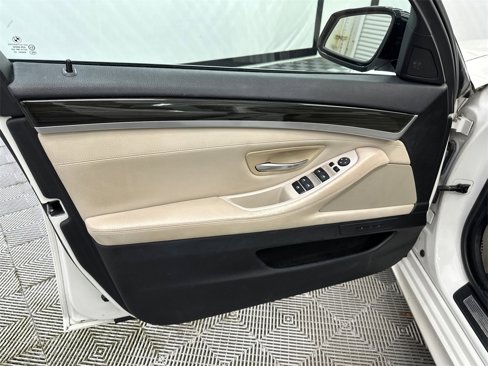 Used 2013 BMW 528i Sedan image 11