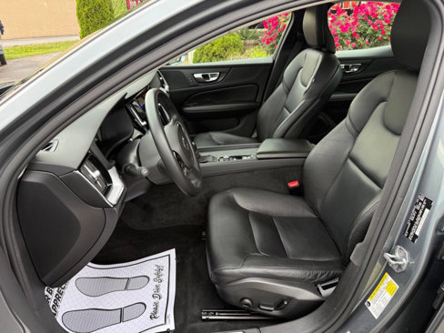 Used 2019 Volvo S60 T6 Momentum w/ Premium Package image 9