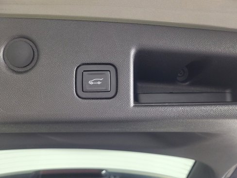 Used 2018 Chevrolet Equinox LT w/ Sun & Infotainment Package image 16