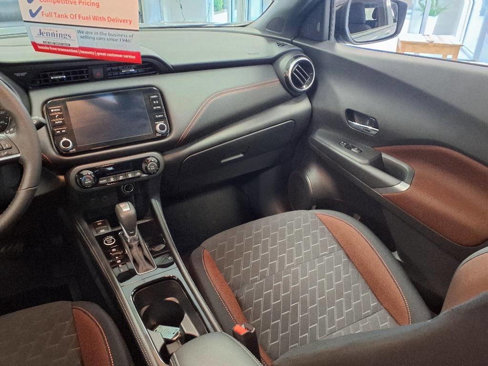 Used 2024 Nissan Kicks SR image 9