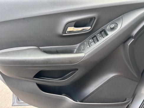 Used 2020 Chevrolet Trax LT image 38
