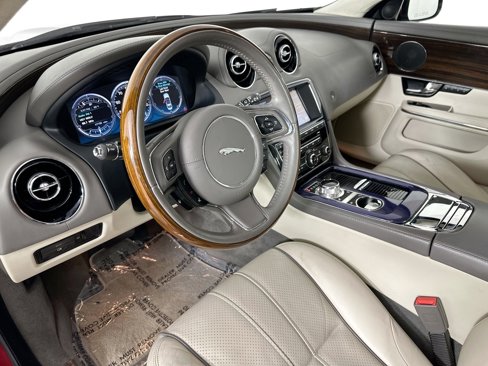 Used 2012 Jaguar XJ L image 10