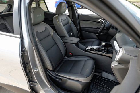 Used 2024 Chevrolet Trax ACTIV w/ Sunroof Package image 34